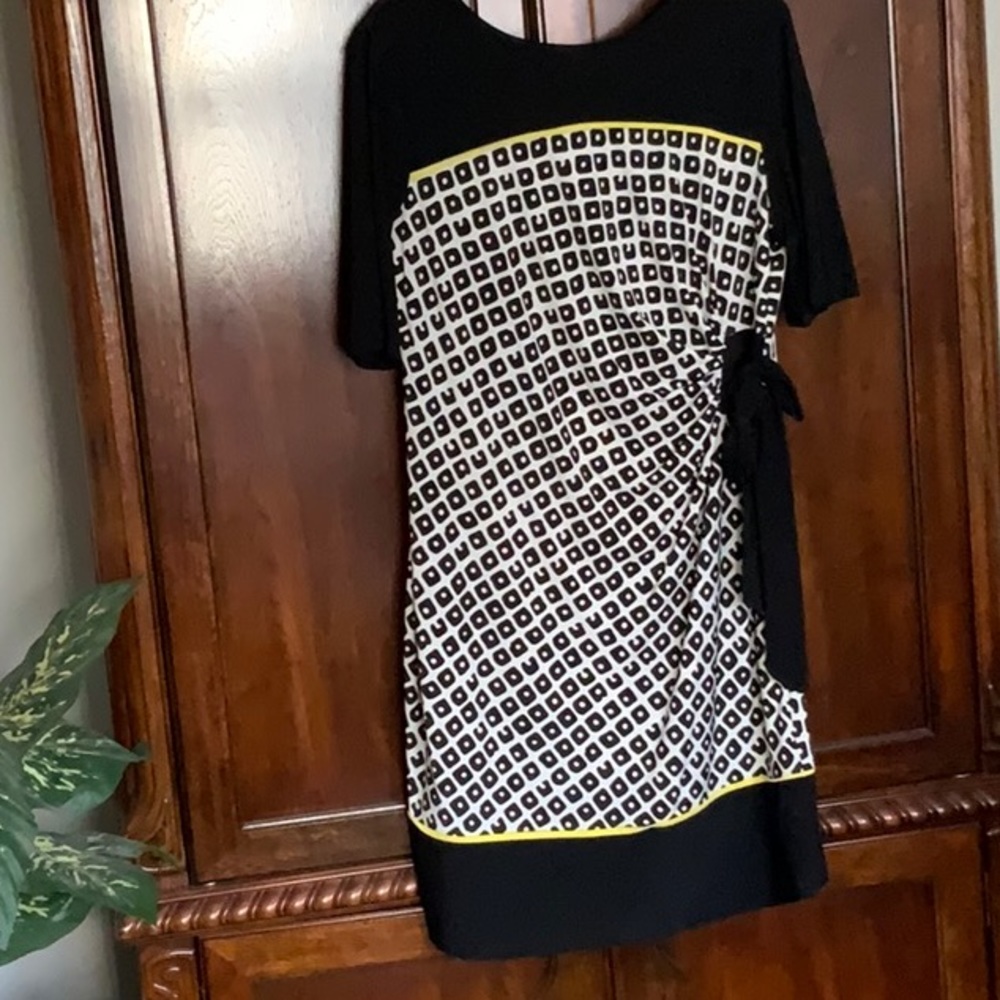 Ladies black white yellow accents dress - Picture 2 of 6